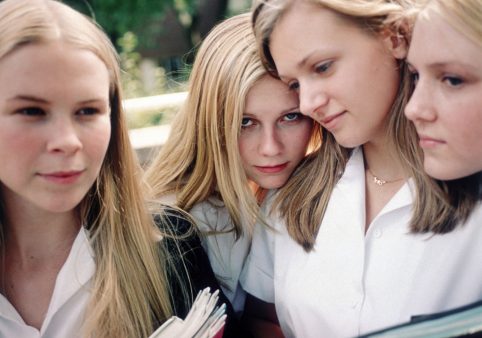 Leslie Hayman, Kirsten Dunst, A.J. Cook, and Chelse Swain in The Virgin Suicides (1999)