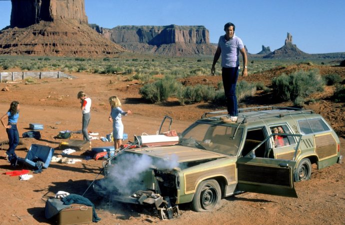 Chevy Chase, Beverly D'Angelo, Anthony Michael Hall, and Dana Barron in National Lampoon's Vacation (1983)